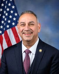 Official portrait of Gilbert Ray Cisneros, Jr.